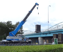 河川堤防の除草作業